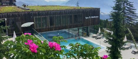 Sauna, hot tub, dan ruang uap