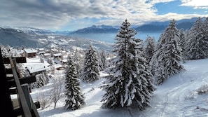 Studio – deluxe, 1 dobbeltseng med sovesofa, kjøkken, dalutsikt | Terrasse/patio