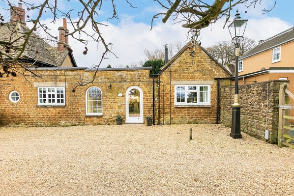 Exterior - Woodcutter's Cottage - Country Retreat (Chipping Norton)