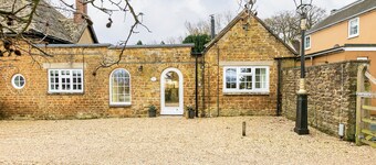 Woodcutter's Cottage - Country Retreat