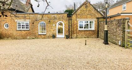 Woodcutter's Cottage - Country Retreat