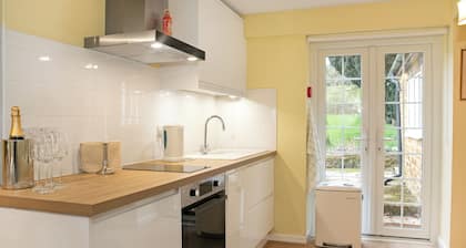 Woodcutter's Cottage - Country Retreat