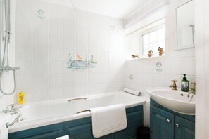Bathroom - Woodcutter's Cottage - Country Retreat (Chipping Norton)