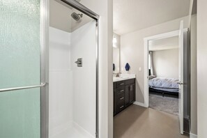 Shower, hair dryer, towels, soap - Spacious and Peaceful 4BR/2.5 House with Modern Comforts and Private Yard  (Meridian)