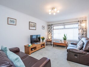 TV - Beautiful private villa for 3 people with WIFI, TV and pets allowed (Inverness)