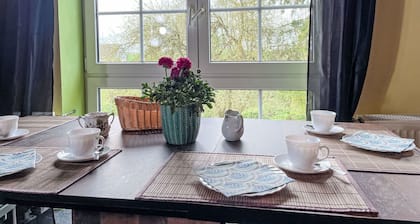 Cosy apartment for 3 people with WIFI, TV, patio, pets allowed and panoramic view