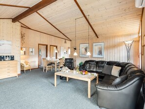 Televisión y chimenea 