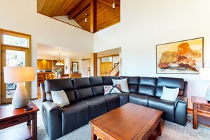 TV, fireplace - Mountain-view home with pools, hot tub, sauna, & wood fireplace - dog-friendly (Black Butte Ranch)