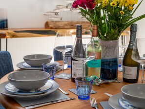 Dining - Beautiful private villa for 6 guests with WIFI, hot tub, TV, patio and pets allowed (Newquay)