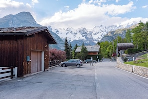 Property grounds - Cozy Apartment With Garden in Courmayeur (Verrand)
