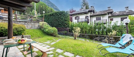 Familienapartment, Mehrere Schlafzimmer (Charming Apart with Garden in) | Aussenbereich
