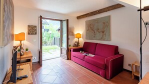 Family Apartment, 1 Bedroom, Microwave (Charming Apart with Garden in) | Living room - Flats With Garden in Courmayeur (Verrand)