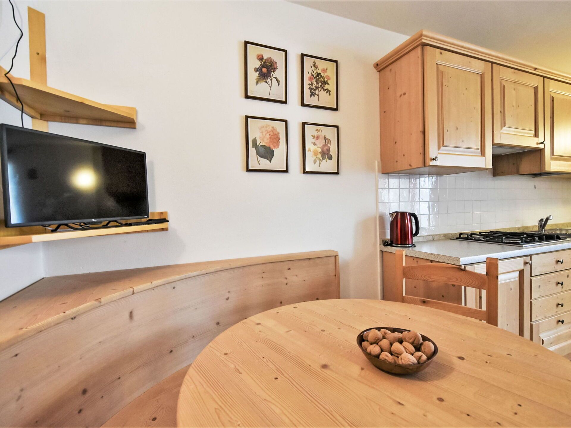 Cabinetry, Proprietà, Mobilia, Tavolo, Legna, Interior Design, Controsoffitto, Elettrodomestico Da Cucina, Illuminazione, Pavimentazione