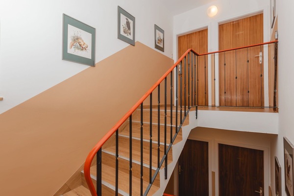 Eigentum, Holz, Treppe, Orange, Farbe, Holzbeize, Gebäude, Verbundwerkstoff, Flooring