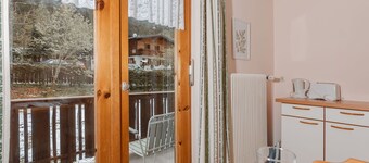 Lovely apartment for 7 people with WIFI, TV, balcony, pets allowed and parking