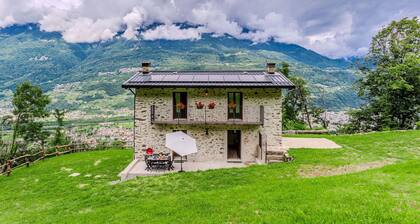 Beautiful private villa for 5 guests with WIFI, TV, balcony and pets allowed