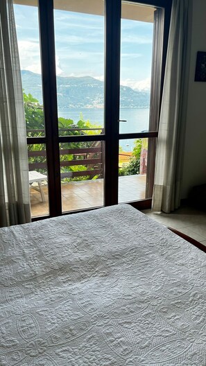 2 chambres, bureau, fer et planche à repasser, accès au Wi-Fi (inclus)