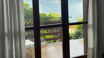 2 camere, una scrivania, ferro/asse da stiro, Wi-Fi gratuito