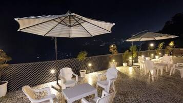 Daily continental breakfast (INR 300 per person)