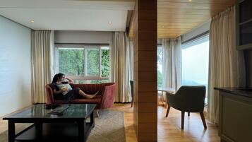 Premium Suite, Valley View | Soundproofing, rollaway beds, free WiFi, bed sheets