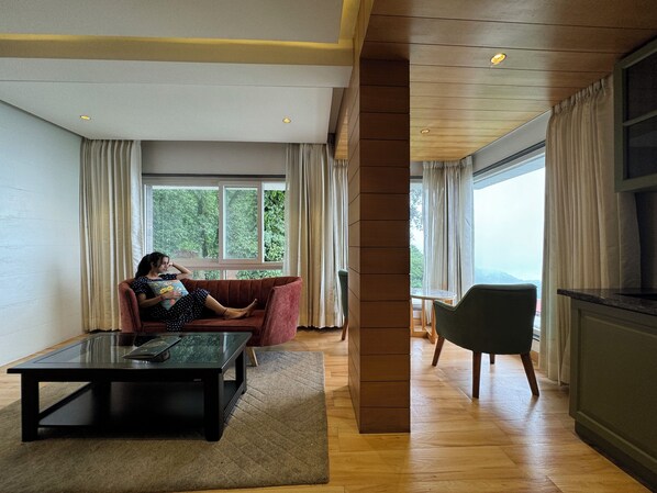 Premium Suite, Valley View | Soundproofing, rollaway beds, free WiFi, bed sheets