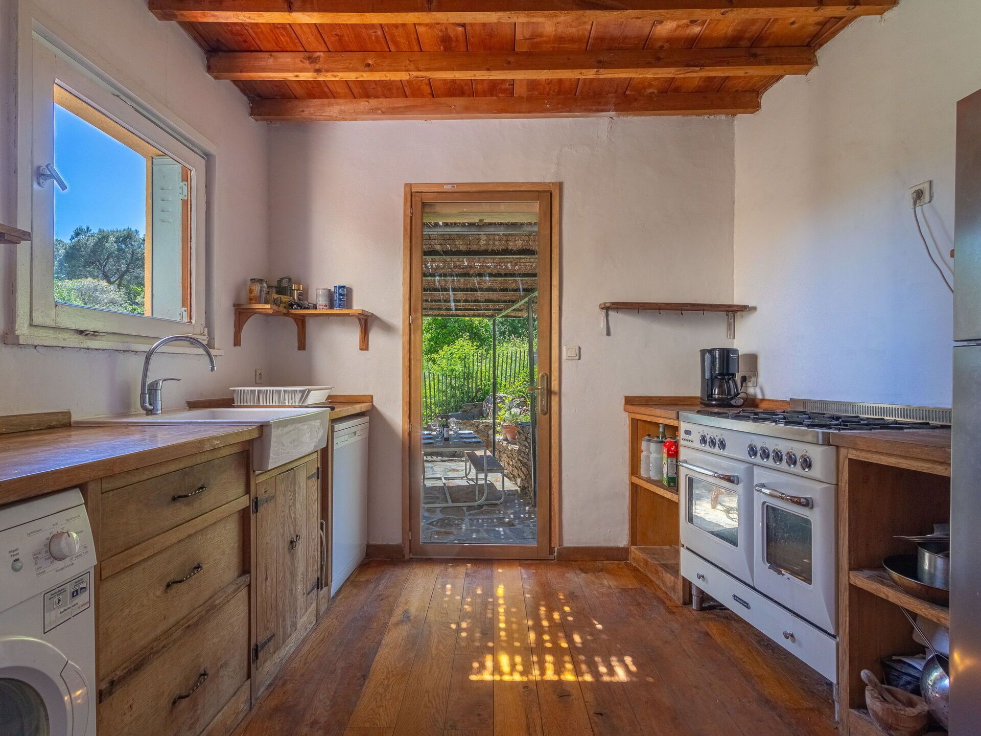Cabinetry, Countertop, Property, Furniture, Building, Sink, Window, Wood, Kitchen, Drawer