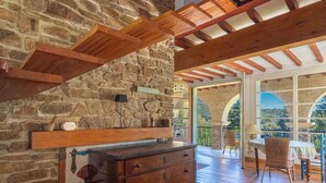 Interior - Wonderful private villa for 6 people with WIFI, A/C, TV, terrace, pets allowed and panoramic view (Le Lavandou)