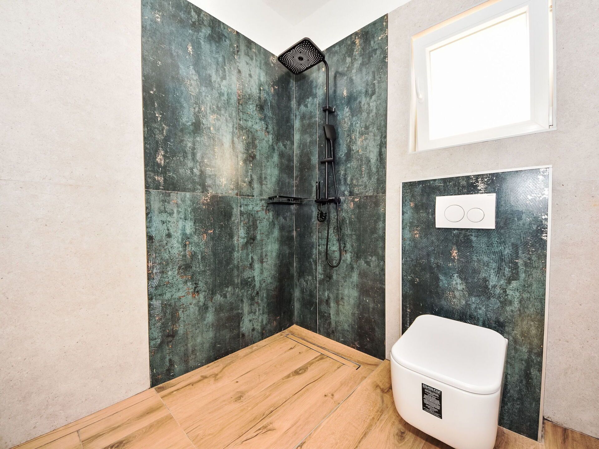 Property, Building, Wood, Plumbing Fixture, House, Bathroom, Rectangle, Flooring, Interior Design, Floor