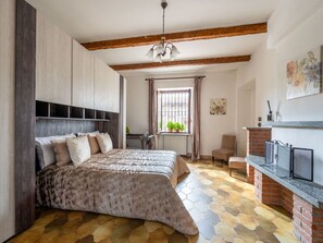 2 bedrooms, travel crib, free WiFi - Beautiful apartment for 4 people with pool, WIFI, TV, patio and pets allowed (Castell'alfero)