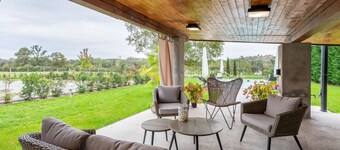 Mooi appartement voor 4 personen met zwembad, WIFI, TV en patio