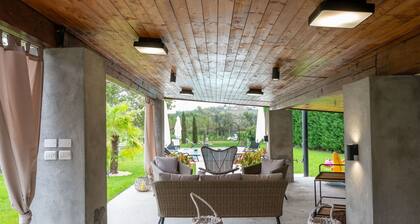 Lovely apartment for 4 people with WIFI, pool, TV and patio