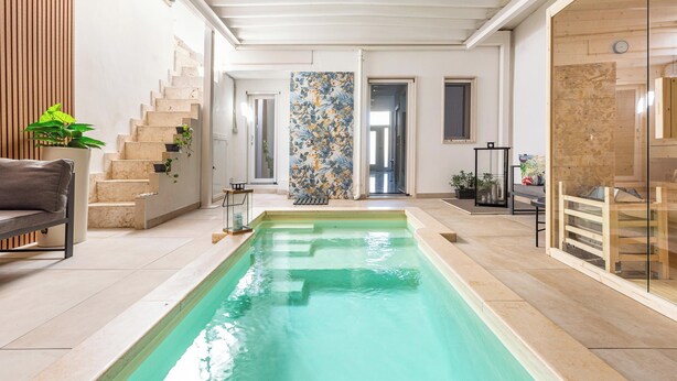 A swimming pool with a wooden deck, a staircase, and a view of the interior. - 4153 Pasitea Luxury Suite by Barbarhouse (Squinzano)