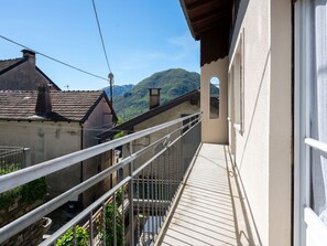 Property grounds - Beautiful  villa for 4 guests with WIFI, TV and terrace (Mergozzo)