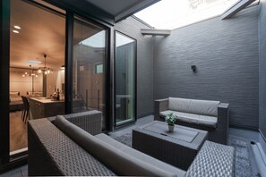 Villa de lujo, patio | Área de sala de estar | Televisión de pantalla plana, Netflix, Hulu y servicios de streaming