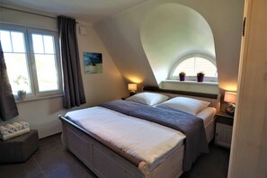 4 bedrooms, desk, iron/ironing board, free WiFi