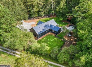Exterior - Spacious 5-bedroom/up to 14 guests House & Event Venue in enjoyable Alpharetta (Alpharetta)