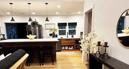 Spacious 5-bedroom/up to 14 guests House & Event Venue in enjoyable Alpharetta