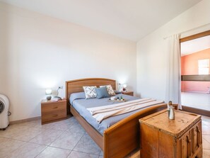 3 bedrooms, travel cot - Beautiful private villa for 6 guests with TV and patio (Villasimius)