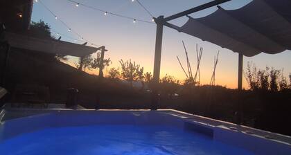 Studio apartment with hot tub and patio in peaceful countryside!