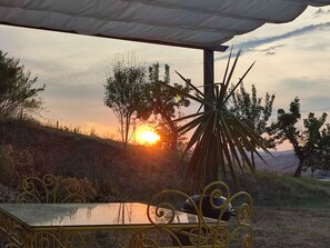 Terrace/patio - Studio apartment with hot tub and patio in peaceful countryside! (Abruzzo)