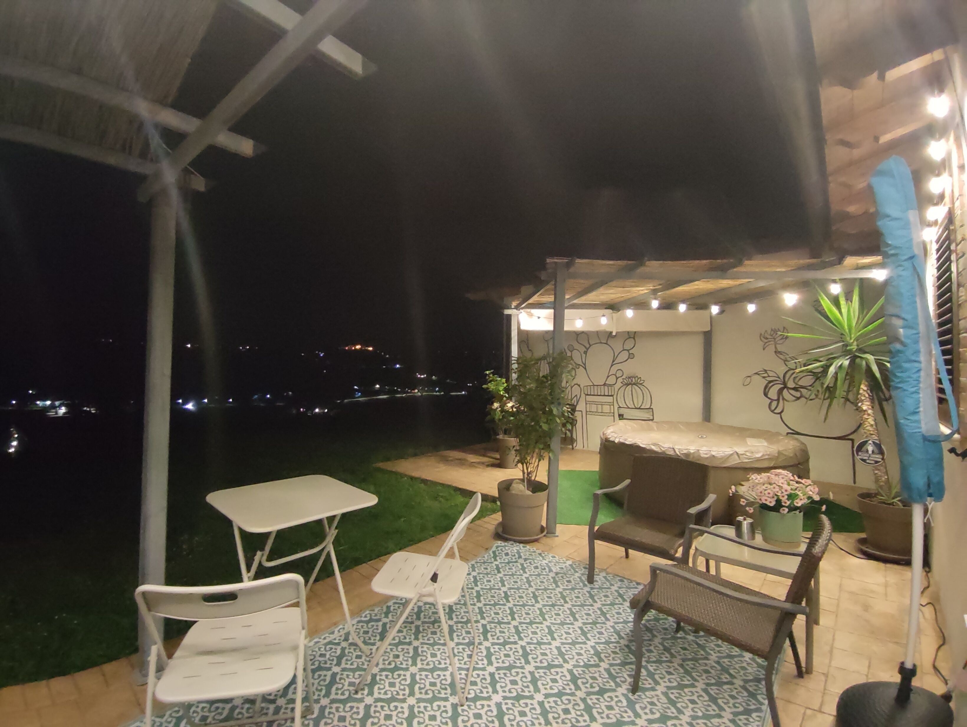 屋外ダイニングエリア