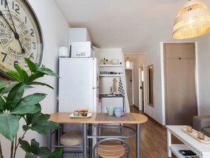 Interior - Cosy apartment for 4 people with pool, WIFI, TV, balcony and panoramic view (Tossa De Mar)