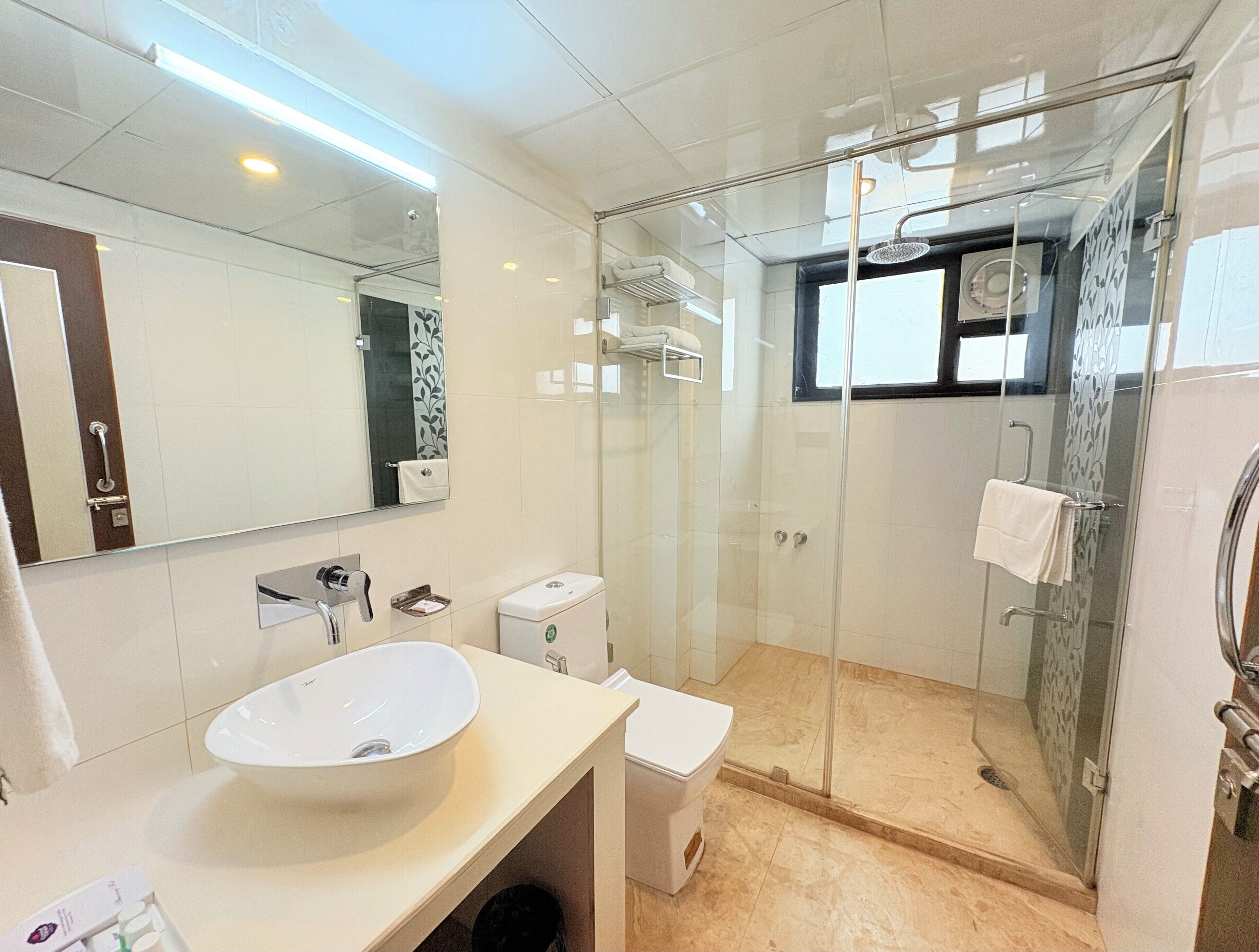 Suite Room | Bathroom