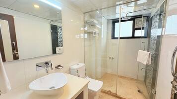 Suite Room | Bathroom