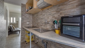 A kitchen with a double sink, a built-in oven, and a countertop with a dish rack. - 4145 Giusy House by Barbarhouse (Lecce)