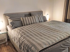 1 bedroom, travel cot, free WiFi