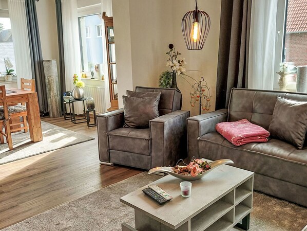 TV - Lovely apartment for 2 people with WIFI, TV and terrace (Bad Pyrmont)