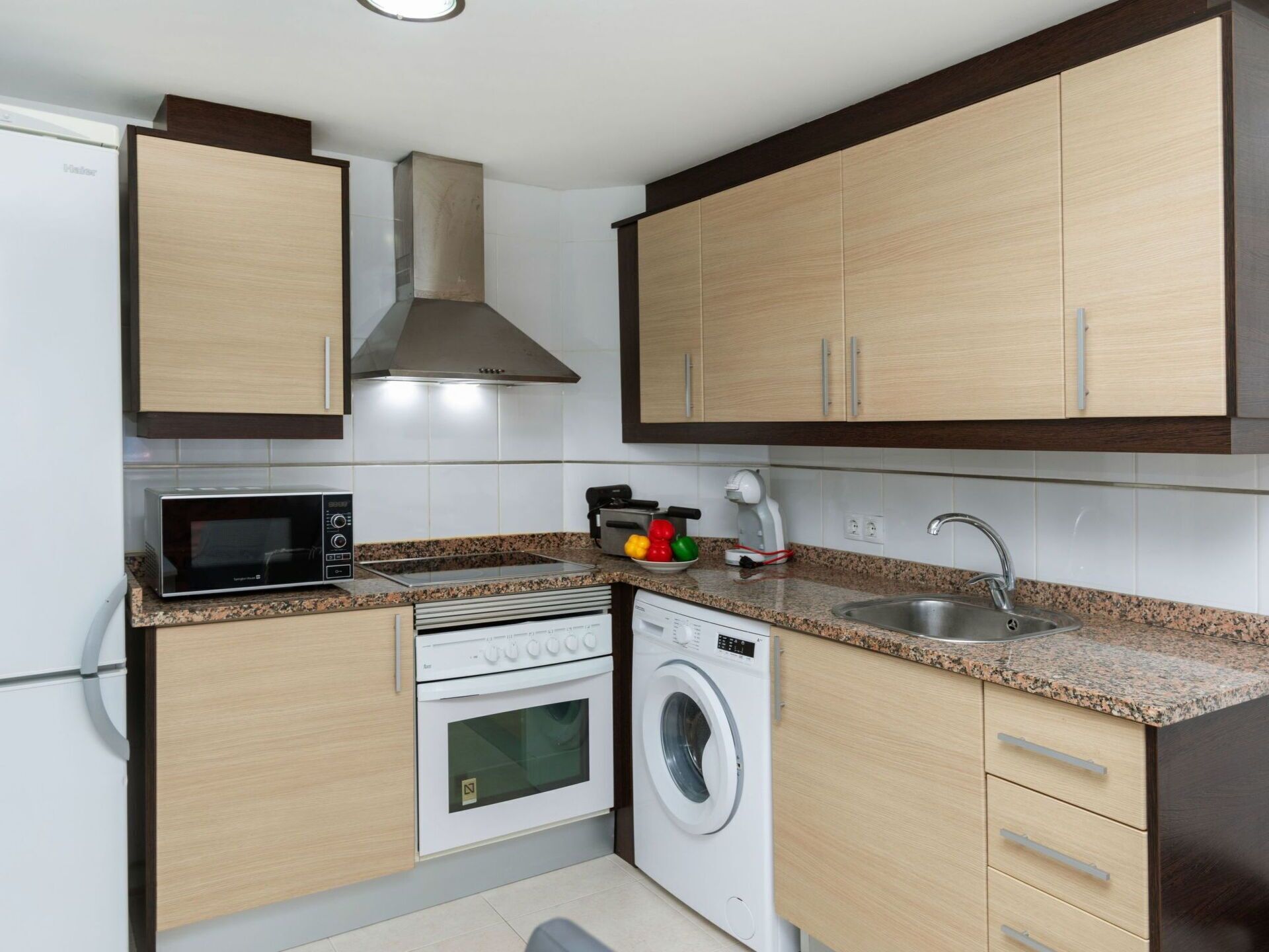 Microondas, horno y trona infantil