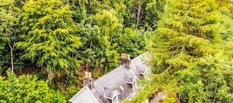 Stunning private villa for 4 guests with WIFI, TV, patio and parking
