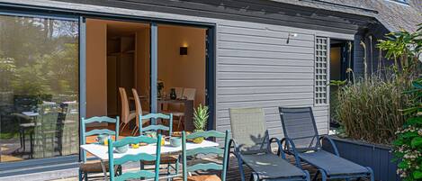 تناول الطعام بالخارج